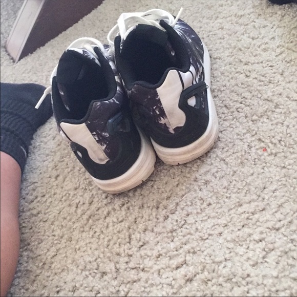 Still available adidas size 9 - Picture 3 of 4